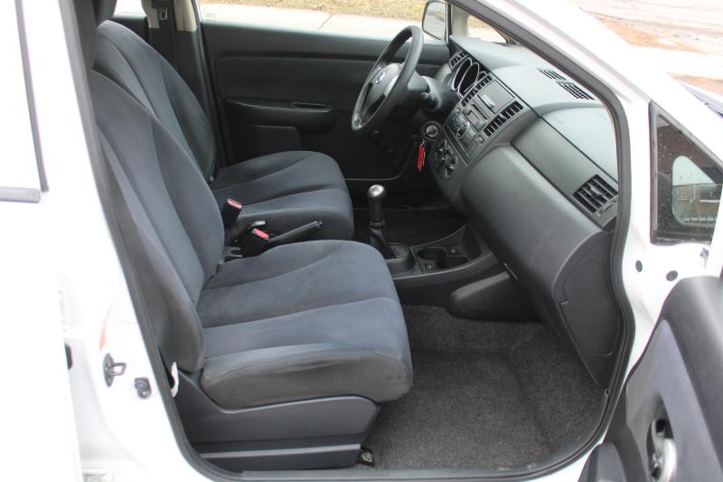 Nissan Versa 1.6 Base Sedan 2009