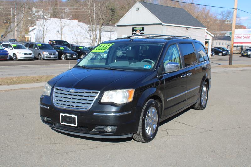 Chrysler Town & Country Limited 2010