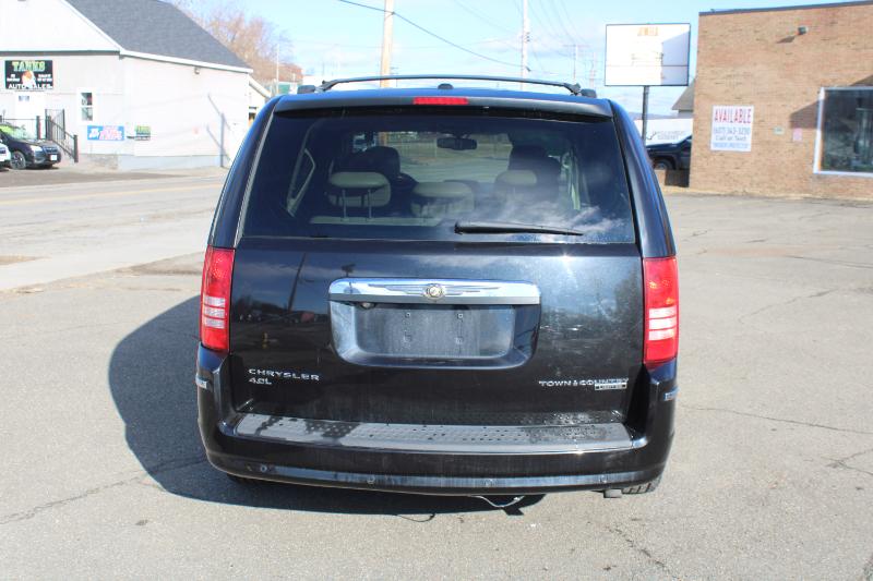 Chrysler Town & Country Limited 2010