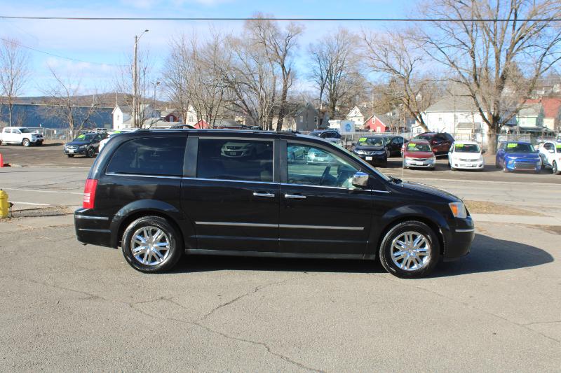 Chrysler Town & Country Limited 2010