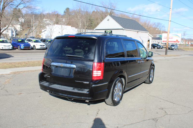 Chrysler Town & Country Limited 2010