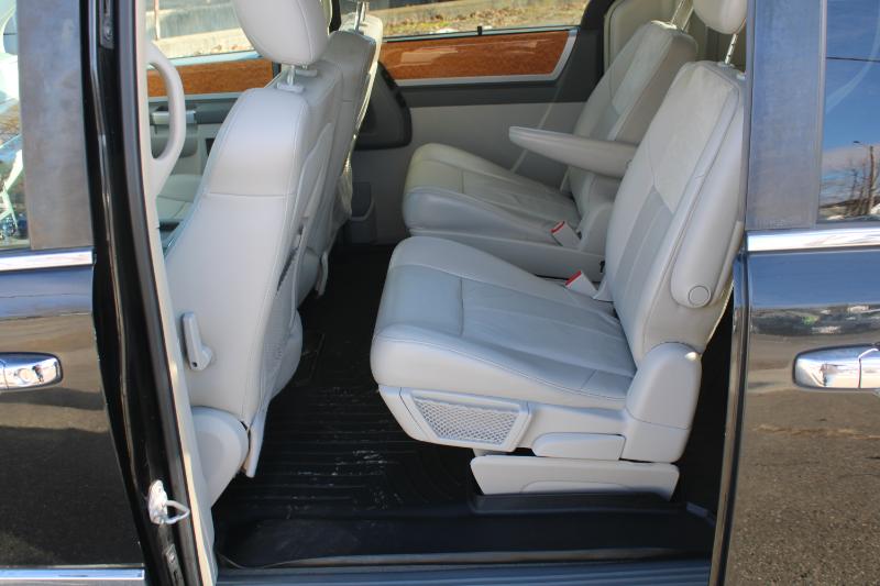 Chrysler Town & Country Limited 2010