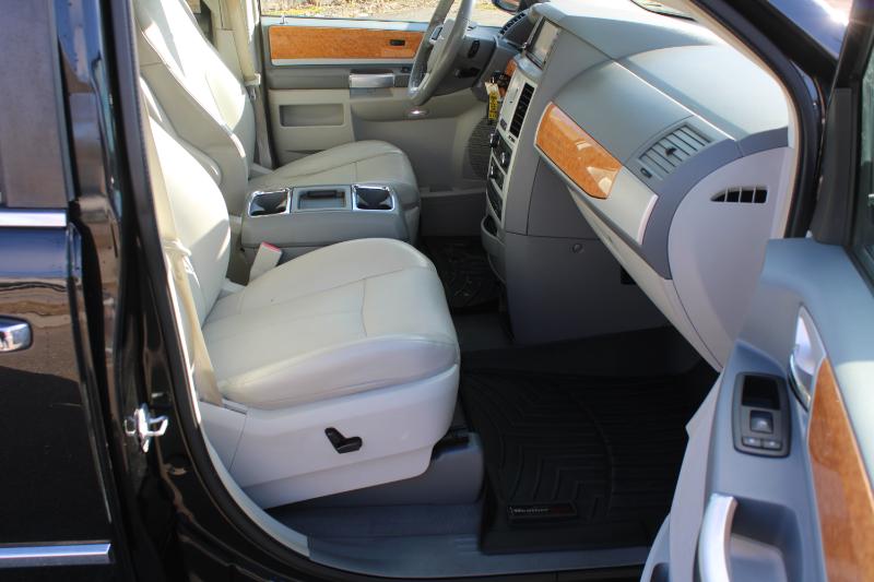 Chrysler Town & Country Limited 2010