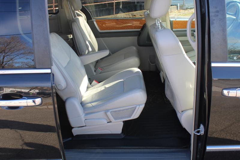 Chrysler Town & Country Limited 2010