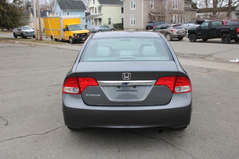 Honda Civic LX Sedan 5-Speed AT 2009