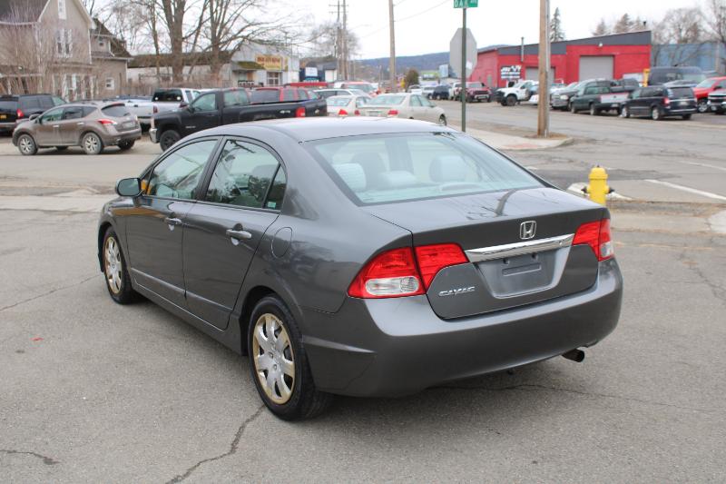Honda Civic LX Sedan 5-Speed AT 2009