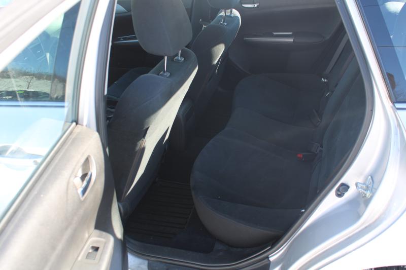 Subaru Impreza 2.5i Premium 4-Door 2011