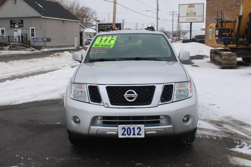 Nissan Pathfinder SV 4WD 2012