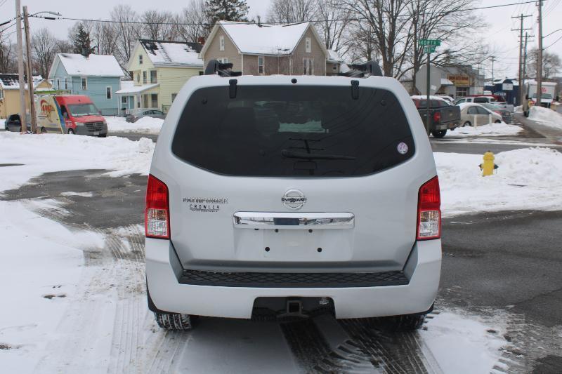 Nissan Pathfinder SV 4WD 2012