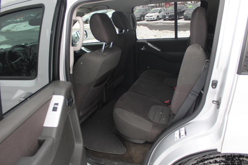 Nissan Pathfinder SV 4WD 2012