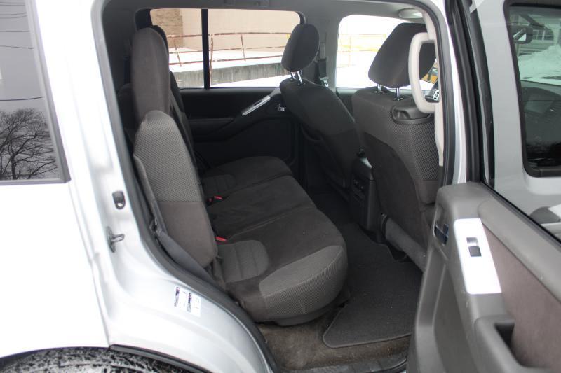 Nissan Pathfinder SV 4WD 2012