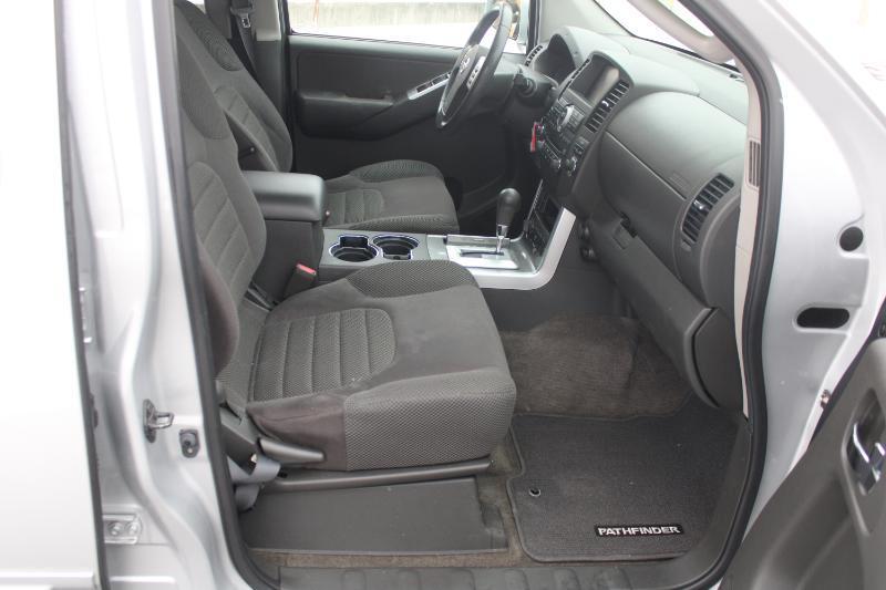 Nissan Pathfinder SV 4WD 2012