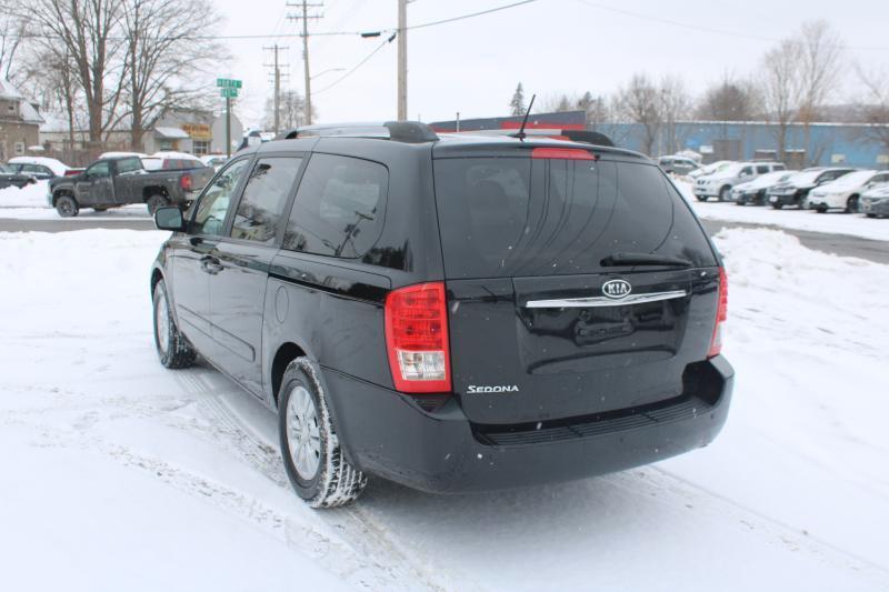 Kia Sedona LX LWB 2012