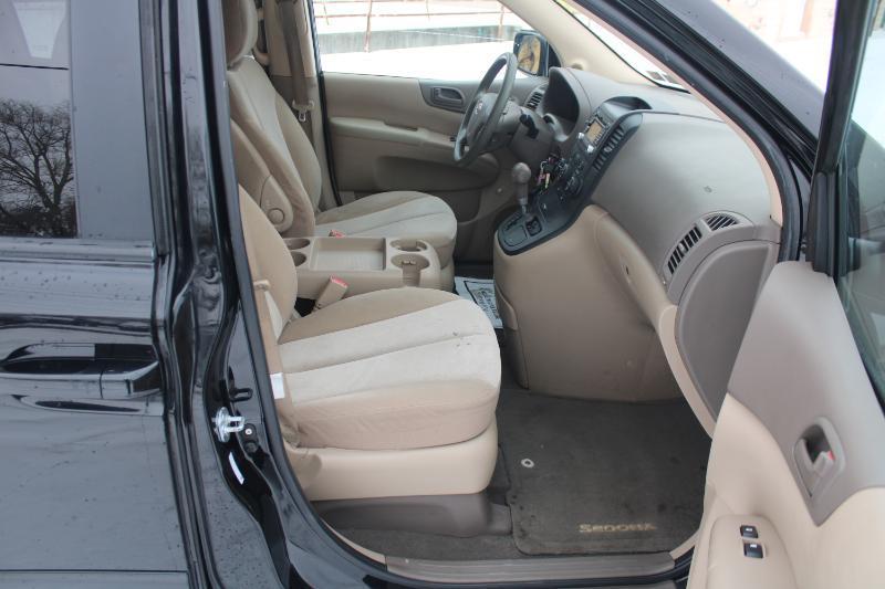 Kia Sedona LX LWB 2012