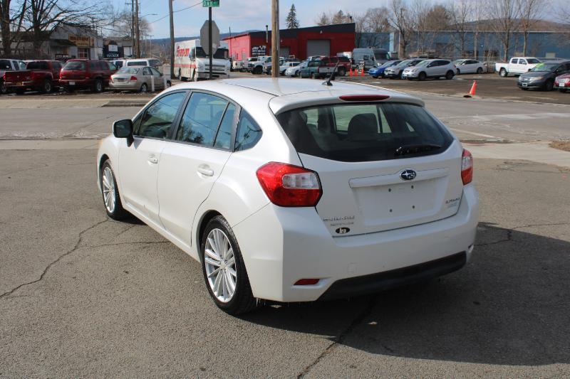 Subaru Impreza Premium Plus 5-Door+S/R 2012