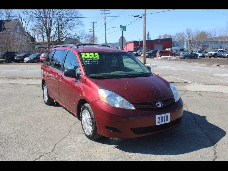 Toyota Sienna LE AWD 2010