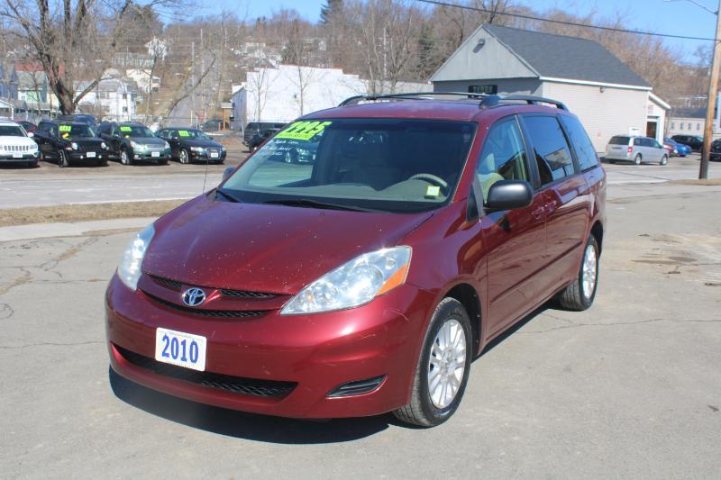 Toyota Sienna LE AWD 2010