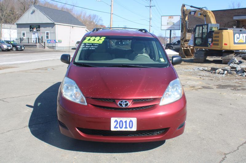 Toyota Sienna LE AWD 2010