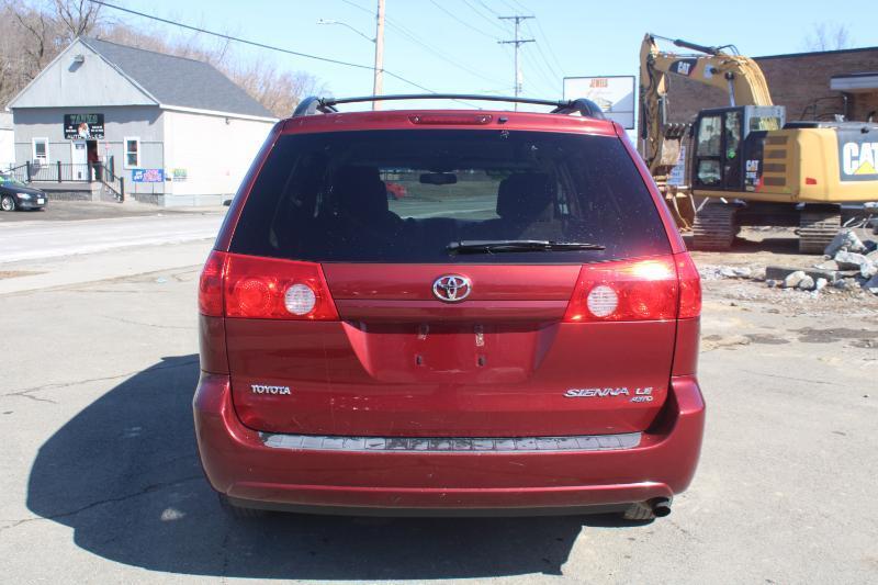 Toyota Sienna LE AWD 2010