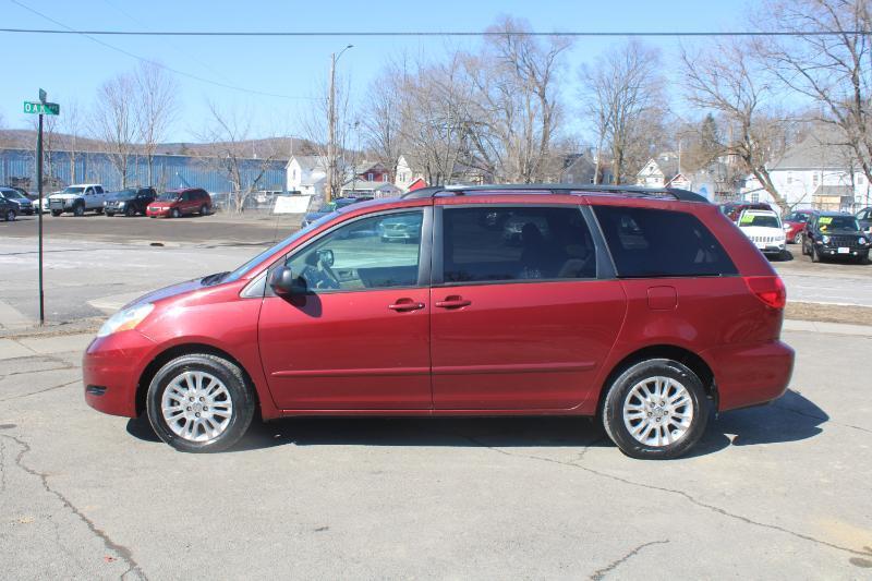 Toyota Sienna LE AWD 2010