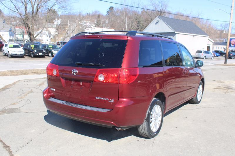 Toyota Sienna LE AWD 2010