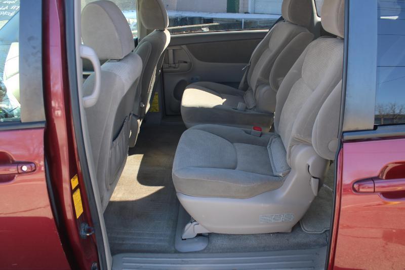 Toyota Sienna LE AWD 2010