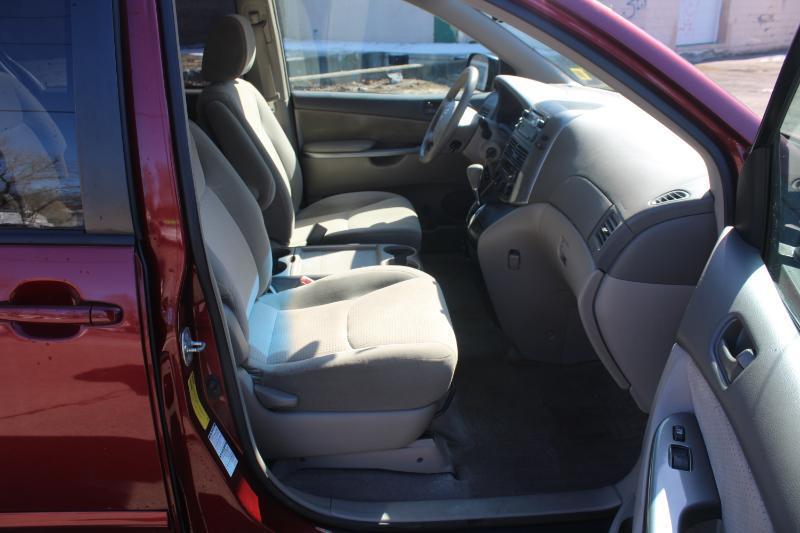 Toyota Sienna LE AWD 2010