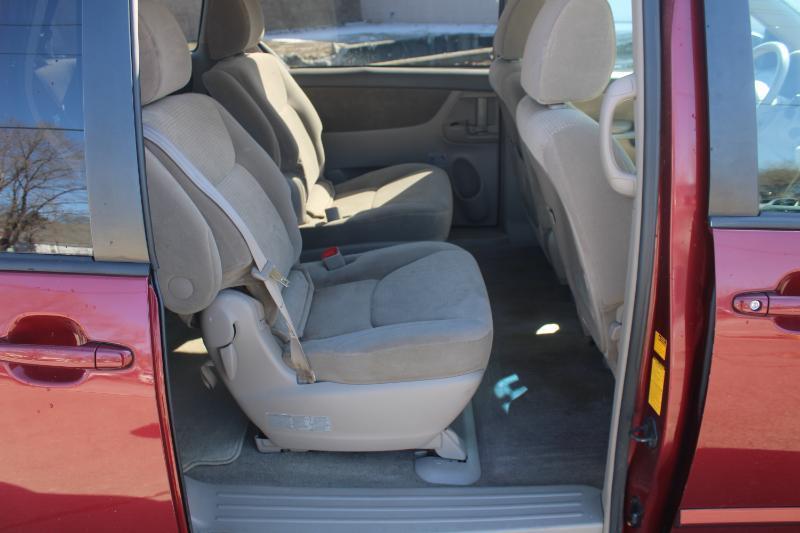 Toyota Sienna LE AWD 2010