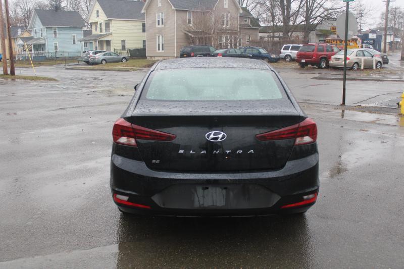 Hyundai Elantra SE 6AT 2019