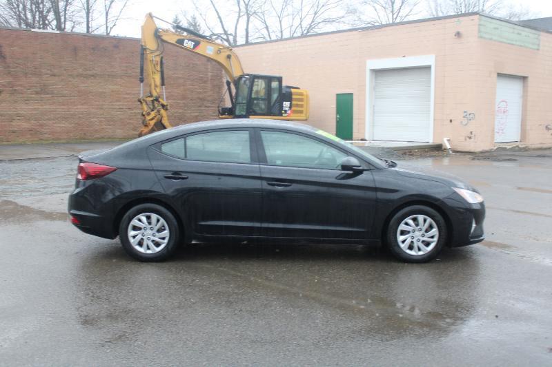 Hyundai Elantra SE 6AT 2019