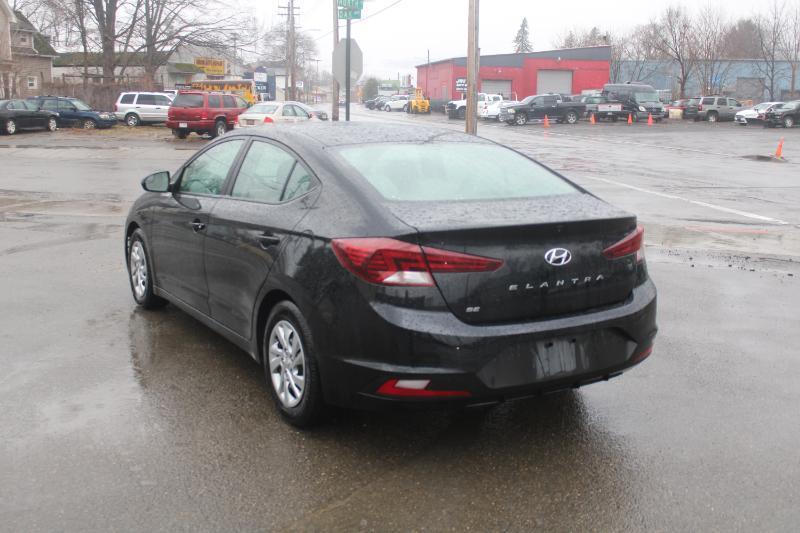 Hyundai Elantra SE 6AT 2019