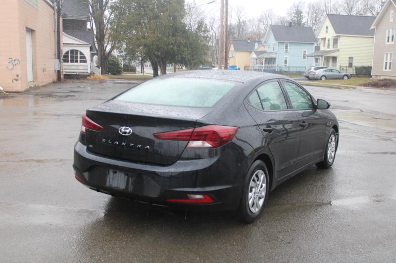 Hyundai Elantra SE 6AT 2019