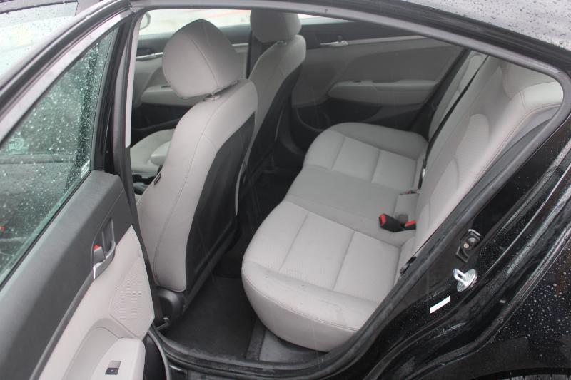 Hyundai Elantra SE 6AT 2019