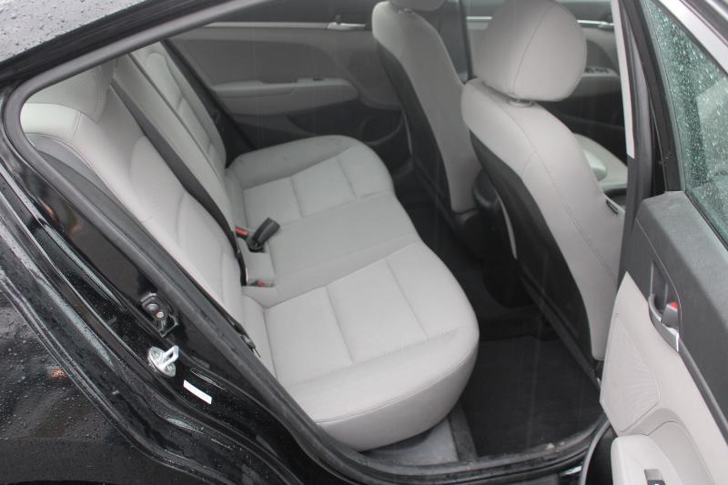 Hyundai Elantra SE 6AT 2019