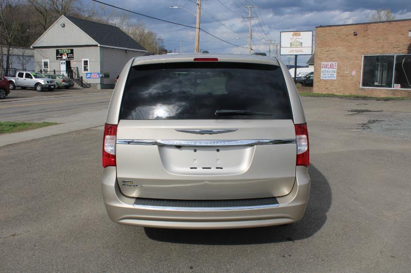 Chrysler Town & Country Touring 2013
