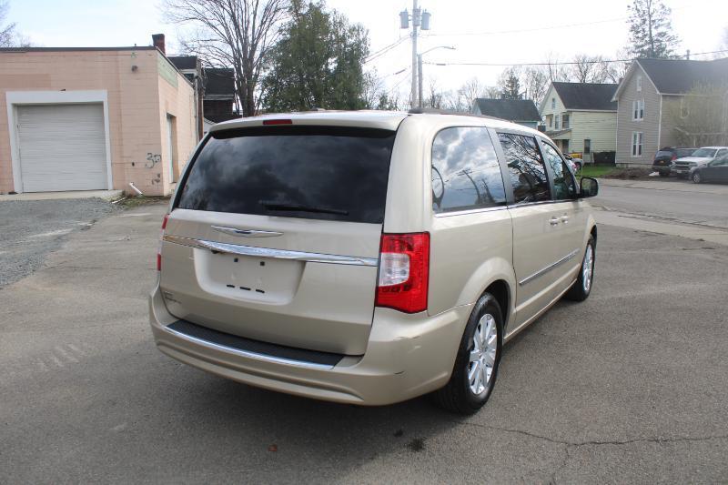 Chrysler Town & Country Touring 2013
