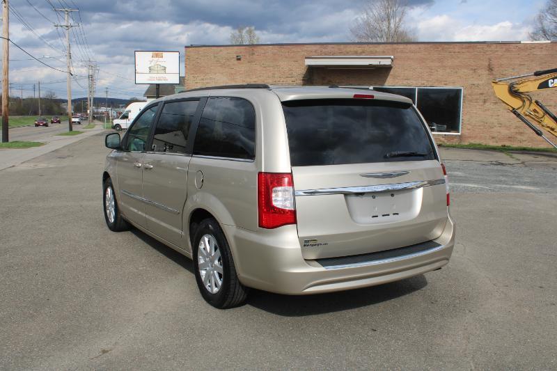 Chrysler Town & Country Touring 2013