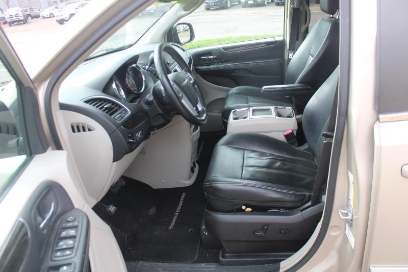 Chrysler Town & Country Touring 2013