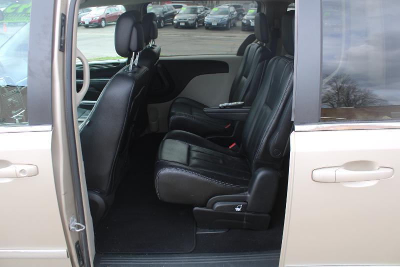 Chrysler Town & Country Touring 2013