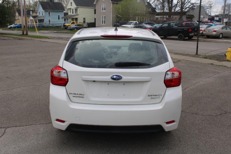 Subaru Impreza 2.0i PZEV CVT 5-Door 2016