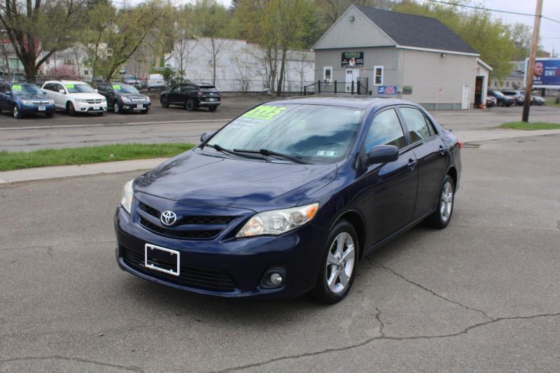 Toyota Corolla LE 4-Speed AT 2011