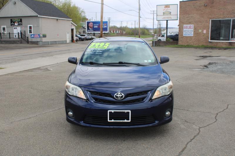 Toyota Corolla LE 4-Speed AT 2011
