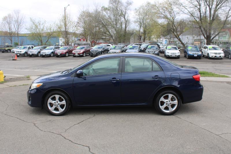 Toyota Corolla LE 4-Speed AT 2011