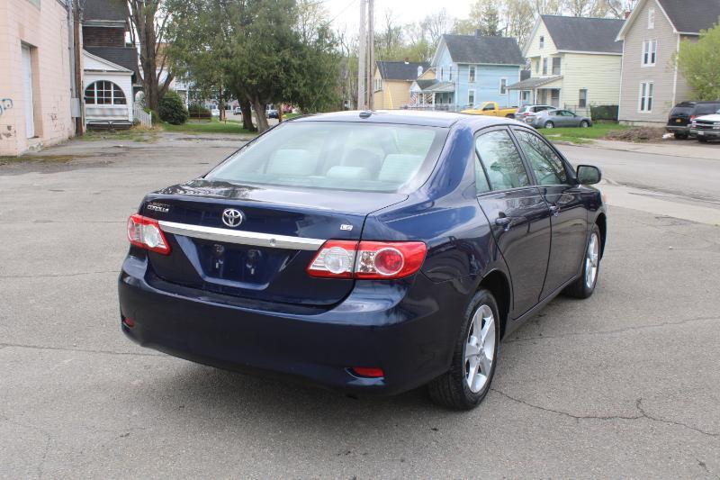 Toyota Corolla LE 4-Speed AT 2011