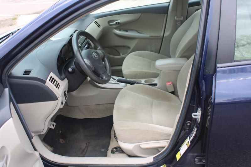 Toyota Corolla LE 4-Speed AT 2011