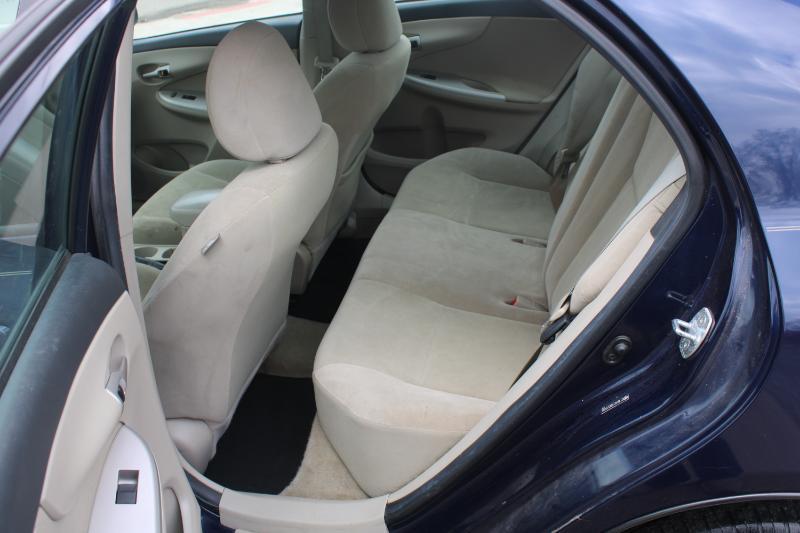 Toyota Corolla LE 4-Speed AT 2011