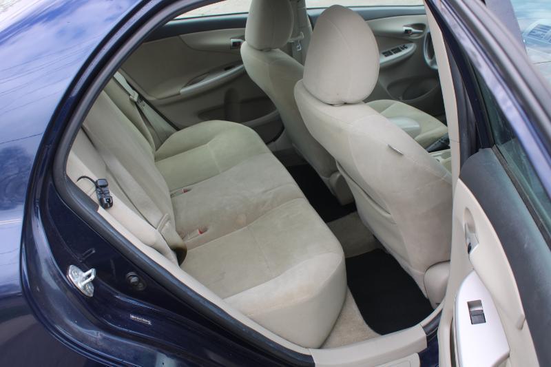 Toyota Corolla LE 4-Speed AT 2011