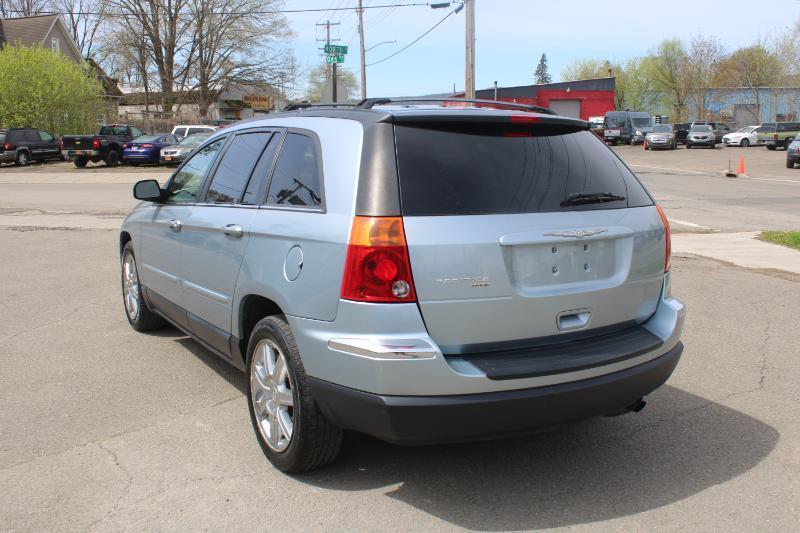 Chrysler Pacifica Touring FWD 2005