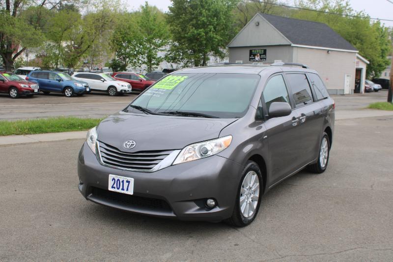 Toyota Sienna XLE 7-Passenger AWD 2017