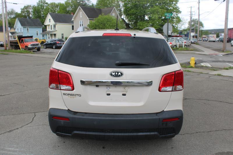 Kia Sorento LX 2WD 2011